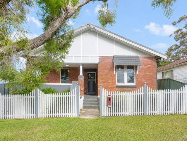 CHARMING CALIFORNIAN BUNGALOW WITH TWO BATHROOMS, TIMBER FLOORS & FULLY FENCED YARD