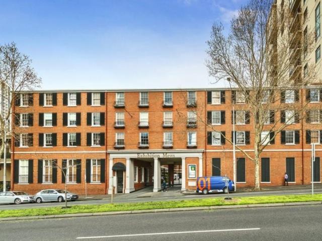 CHARMING CARLTON APARTMENT OPPOSITE CARLTON GARDENS