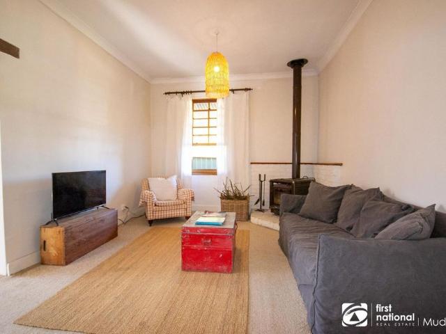 CHARMING CBD LIVING WITH SPACE AND CONVENIENCE