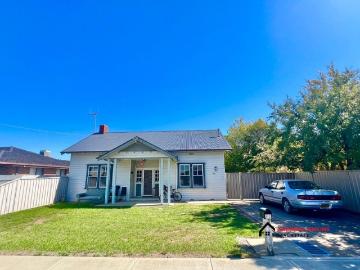 Charming Central Cobram Home Walk to Everything!