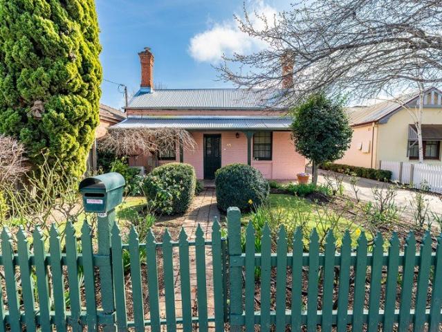 Charming Central Cottage