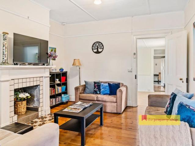 CHARMING CENTRALLY LOCATED HOME