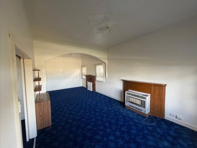 Charming centrally located living with ocean views