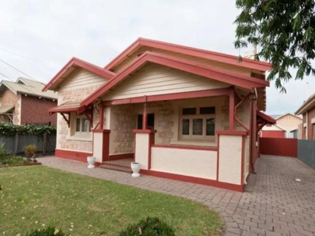 Charming character 4 bedroom home, Only 4km to CBD