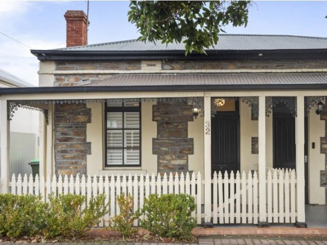 Charming Character Cottage with Modern Comforts Minutes from The Parade & CBD!