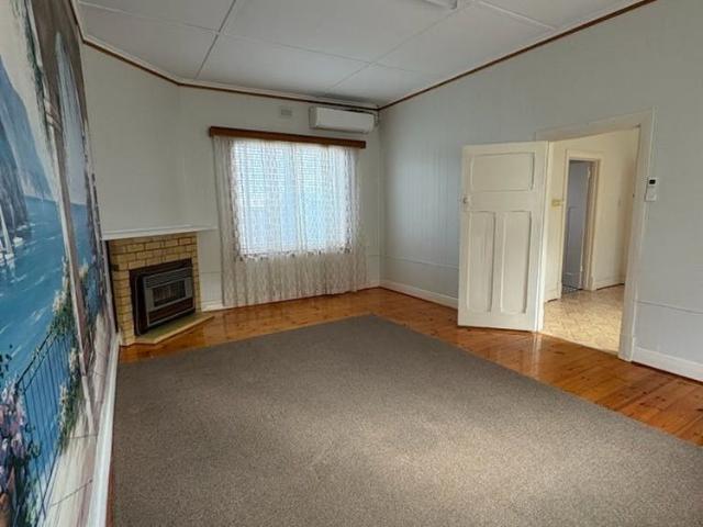 Charming Character Cottage Close to Town