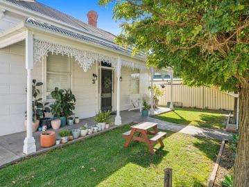 Charming Character Home in the Heart of Seymour