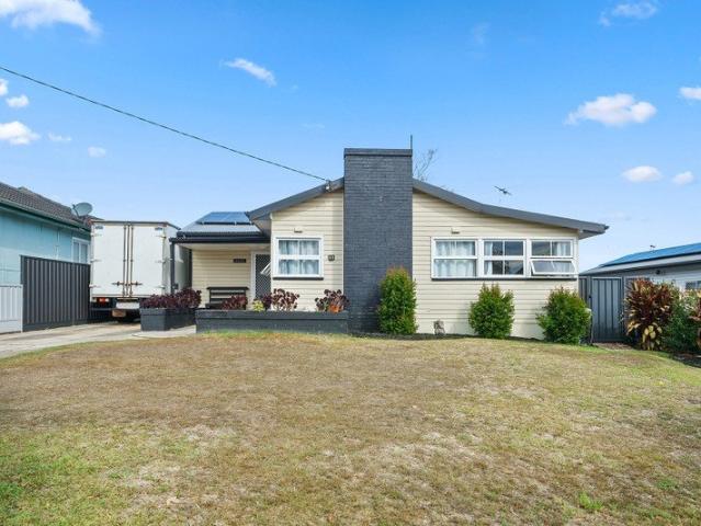 CHARMING CHARACTER HOME IN CENTRAL LOCATION!