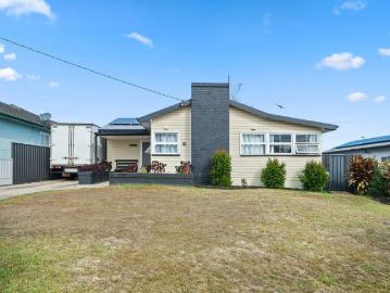 CHARMING CHARACTER HOME IN CENTRAL LOCATION!