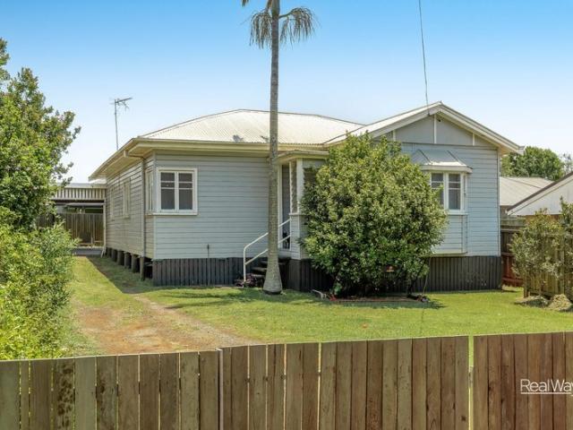 Charming Character Home in Prime Location Walk to Wyalla Plaza & Minutes to the CBD