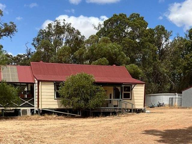 Charming Character Home on a Spacious Country Block 2.3ha
