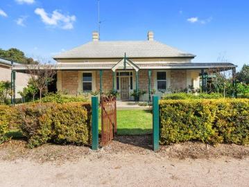 Charming Character Home on Double Block Space & Lifestyle