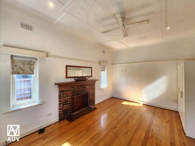 Charming Character Home Opposite Oakleigh Rd Reserve!