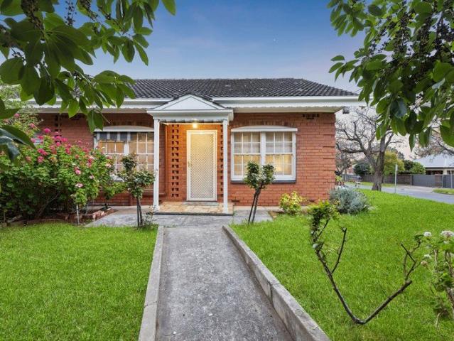 CHARMING CHARACTER, LARGE BY SIZE, SMALL GROUP, SCHOOL ZONES, ENVIABLE LOCATION