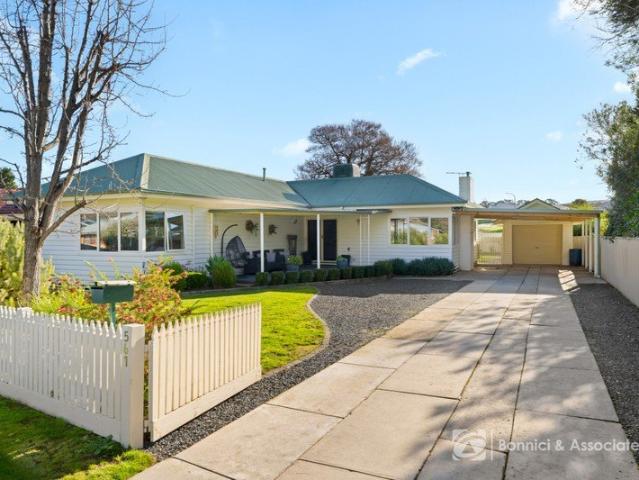 CHARMING CHARACTER, MODERN COMFORT & EXCEPTIONAL CONVENIENCE