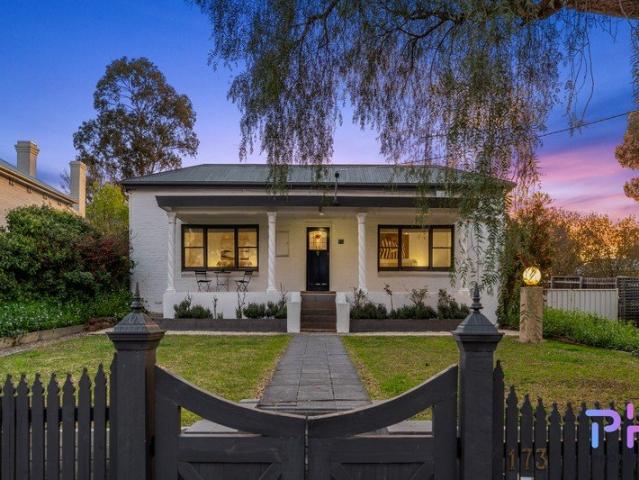 CHARMING CHARACTER, MODERN COMFORT & SPECTACULAR CATHEDRAL VIEWS!