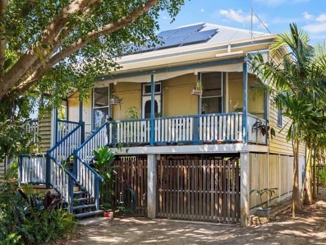 Charming Character Queenslander on a Generous 1,040m2 Allotment