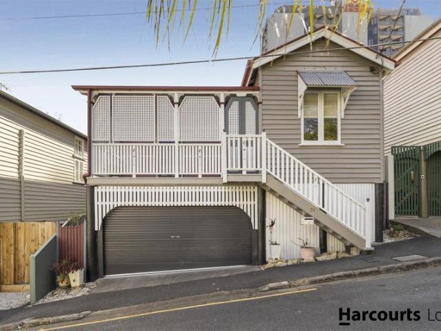 Charming Character Queenslander in the Heart of Spring Hill