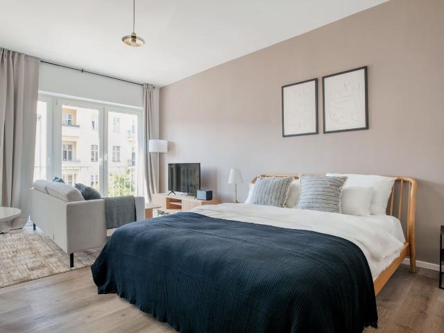 Charming Charlottenburg Studio, nr Kurfürstendamm, Berlin Amsterdam Apartments for Rent