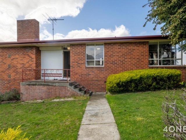 Charming Chigwell Gem with Scenic Views
