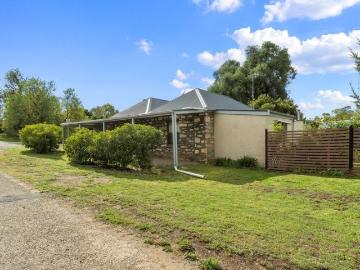 Charming Circa 1890 Bluestone Cottage on Corner Allotment
