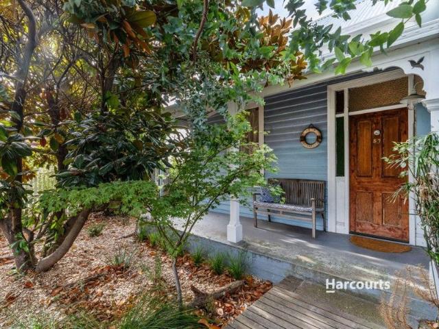 Charming circa 1909 Cottage with Fresh Coastal Vibes & Self Sufficient Living