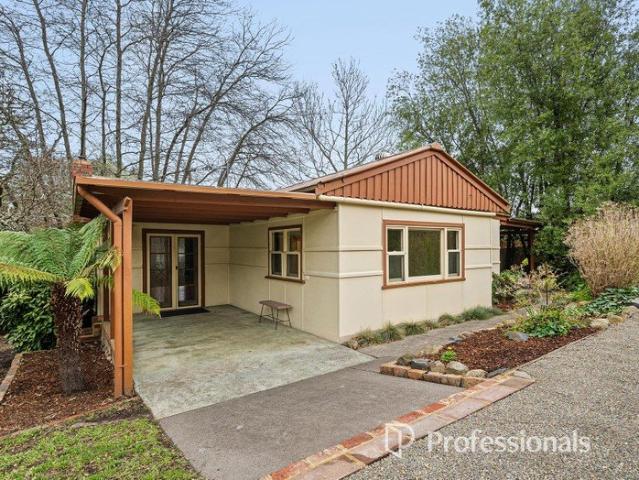CHARMING CIRCA 1920's COTTAGE ON A GENEROUS 1,032M² BLOCK