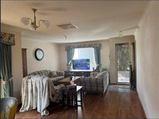 Charming & Comfortable 3 Bedroom Home in a Convenient Blakeview Location