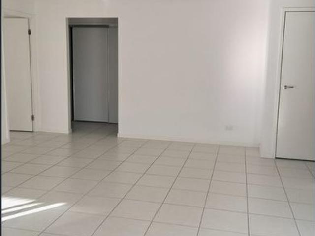 Charming, Comfortable and Convenient Modern duplex