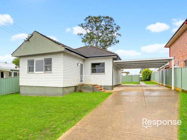 Charming & Comfortable Home in Convenient Kingswood Location