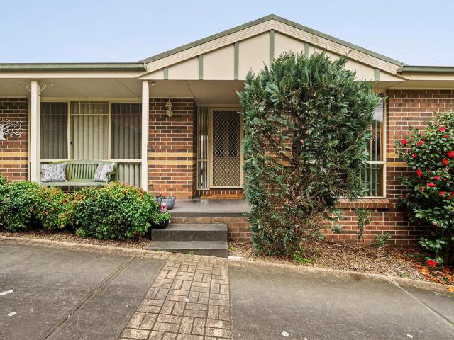 Charming & Comfortable Living in a Convenient Location!
