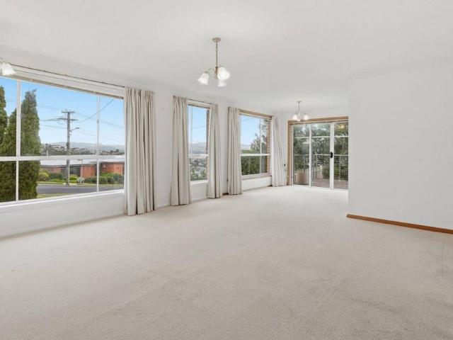 Charming & Comfortable Living in Beautiful Montrose