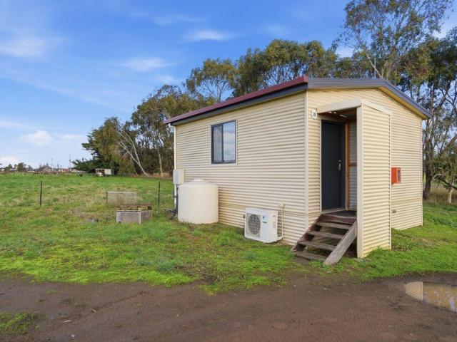 Charming & Comfortable Living in Beautiful Bothwell