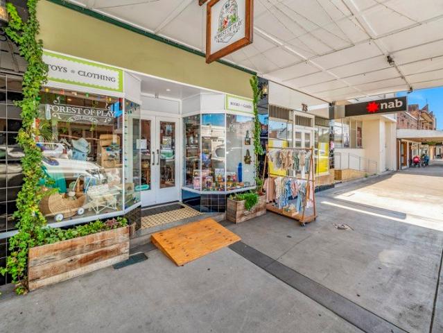 Charming Commercial Opportunity