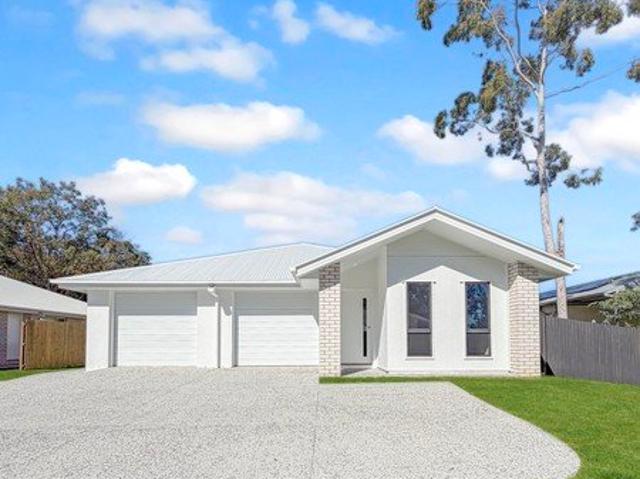 Charming & Convenient Duplex Living in Bellbird Park!