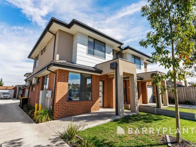 Charming & Convenient 2 Bedroom Townhouse