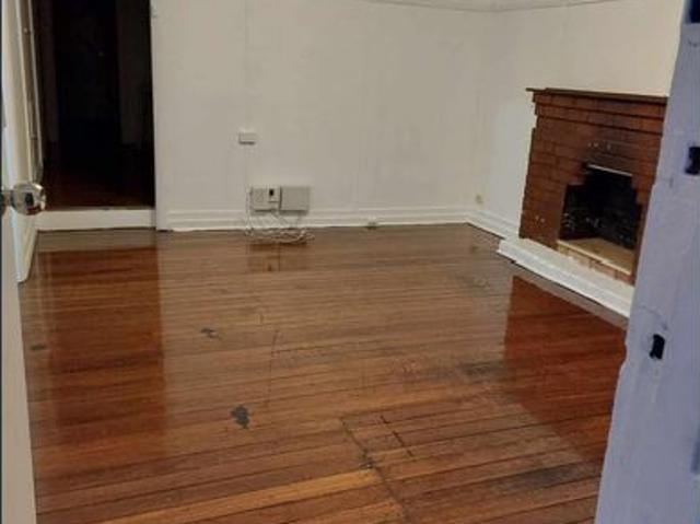 Charming & Convenient 3 Bedroom Home – Walk to Town Centre!