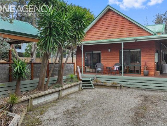Charming Coastal Cottage, 350m to the Surf