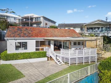 Charming coastal cottage commanding spectacular ocean views