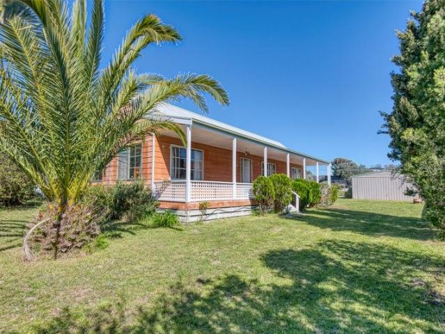 Charming Coastal Cottage Just Moments from the Beach
