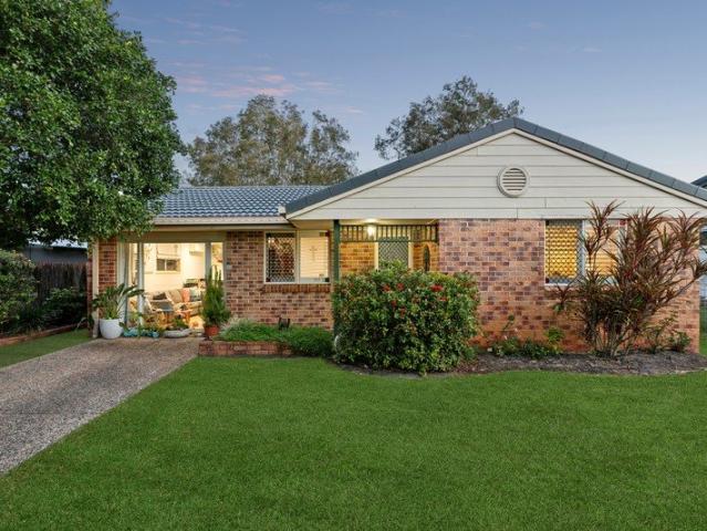 Charming Coastal Cottage in the Heart of Coolum Beach