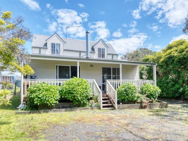 Charming Coastal Cottage in Beautiful Walkerville