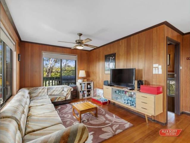 Charming Coastal Cottage Moments from Ventnor Beach