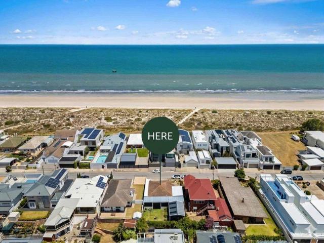 Charming coastal cottage seconds from Tennyson Beach