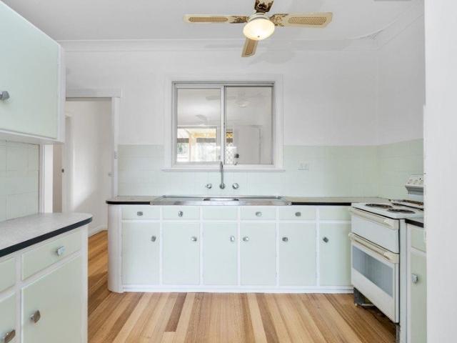 Charming Coastal Cottage with a Large Shed!