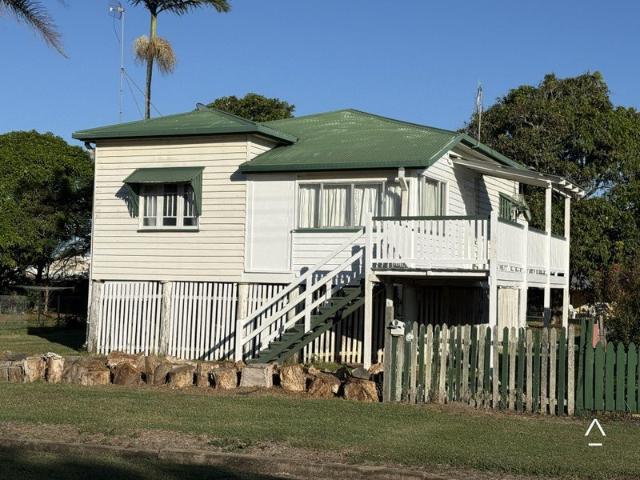 Charming Coastal Queenslander with Character & Ocean Breezes