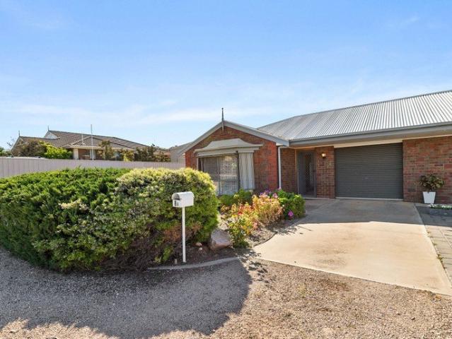 Charming Coastal Retreat in Sought After Moonta Bay