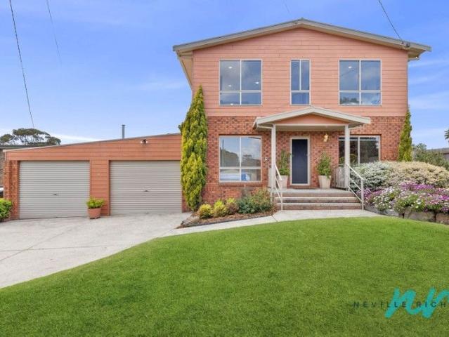 Charming Coastal Retreat Short Walk to the Shops & Beach