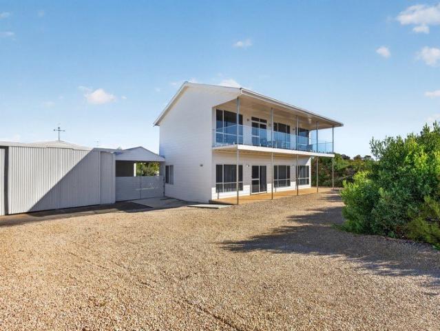 Charming Coastal Retreat * WIWO * Sea Views * 5 Bedrooms * 2 Bathrooms