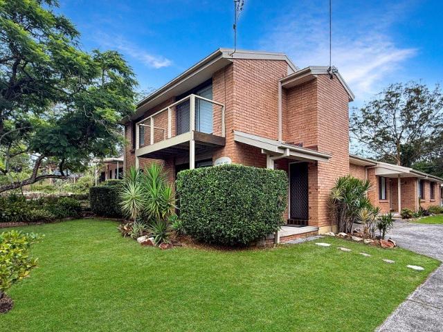 Charming coastal townhouse ideal permanent residence or holiday retreat